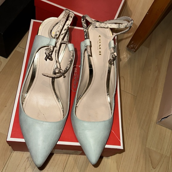 Trending pointy toe wedge!! - Picture 5 of 11